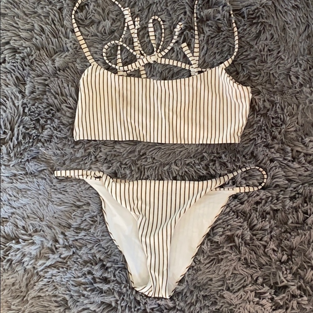 Kendall and Kylie bikini
